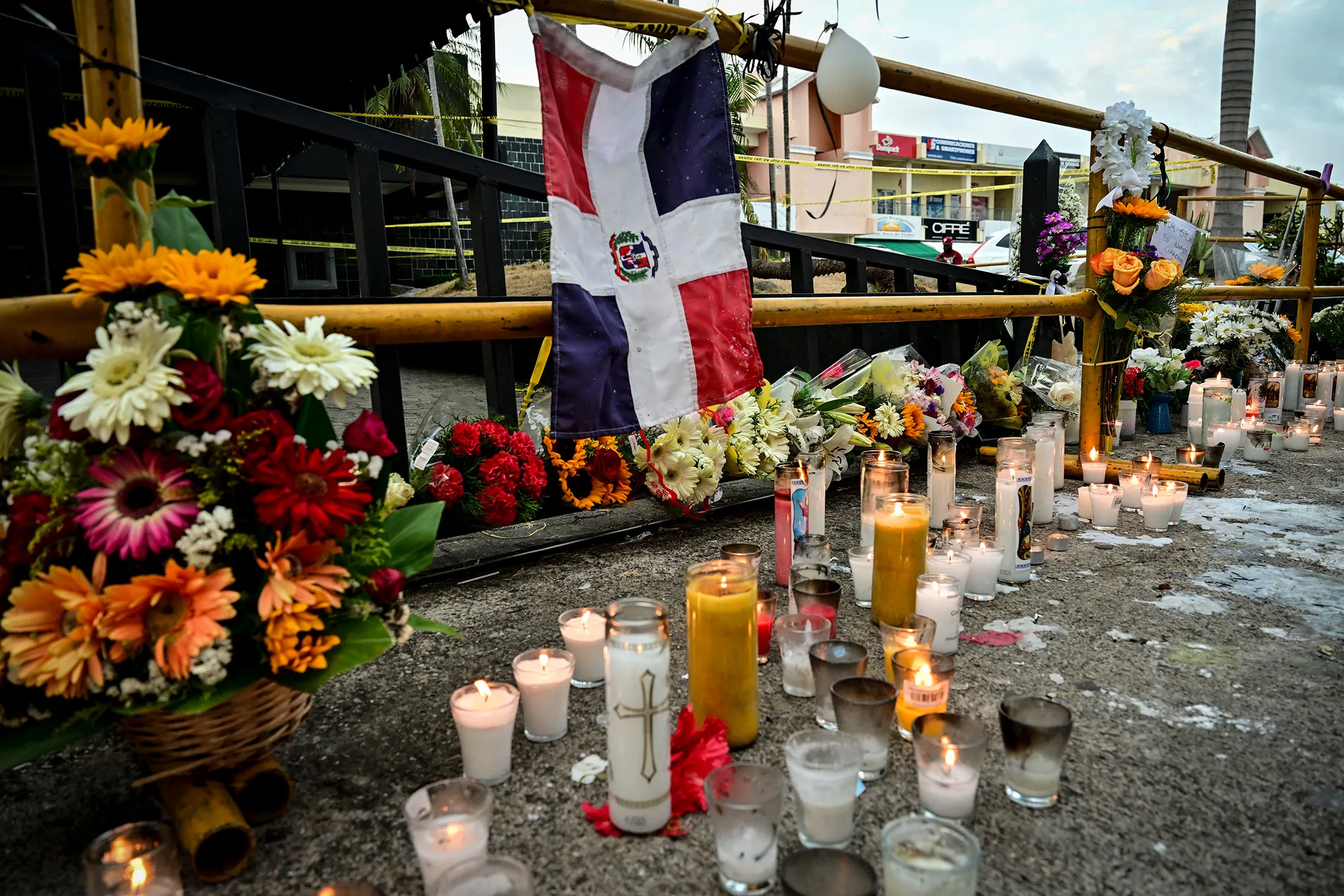 Dominican Club Roof Collapse Deaths Rise to 225 - Bloomberg, image size:2200x1467