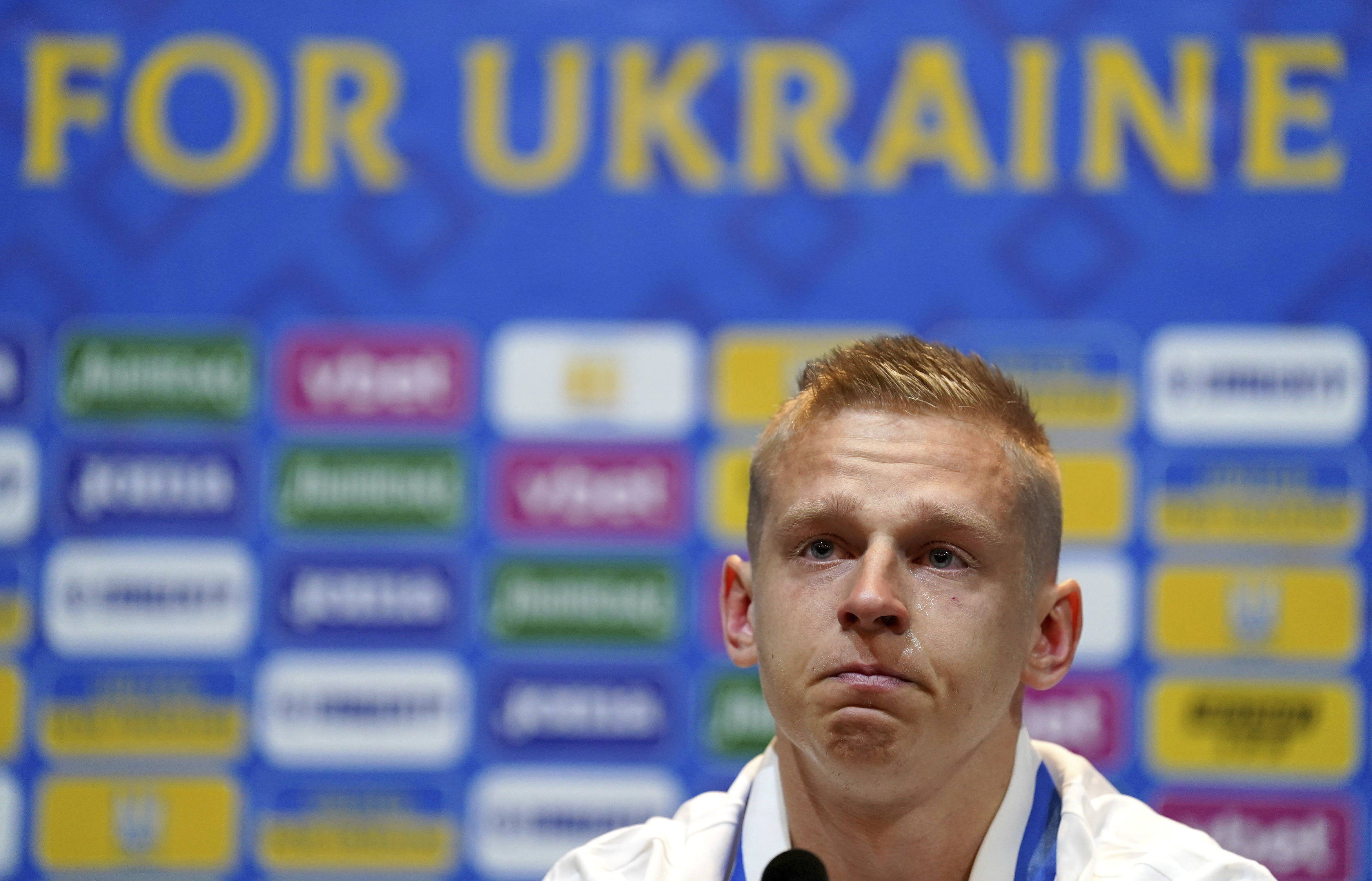Ukraine Star Zinchenko in Tears Ahead of World Cup Playoff Bloomberg
