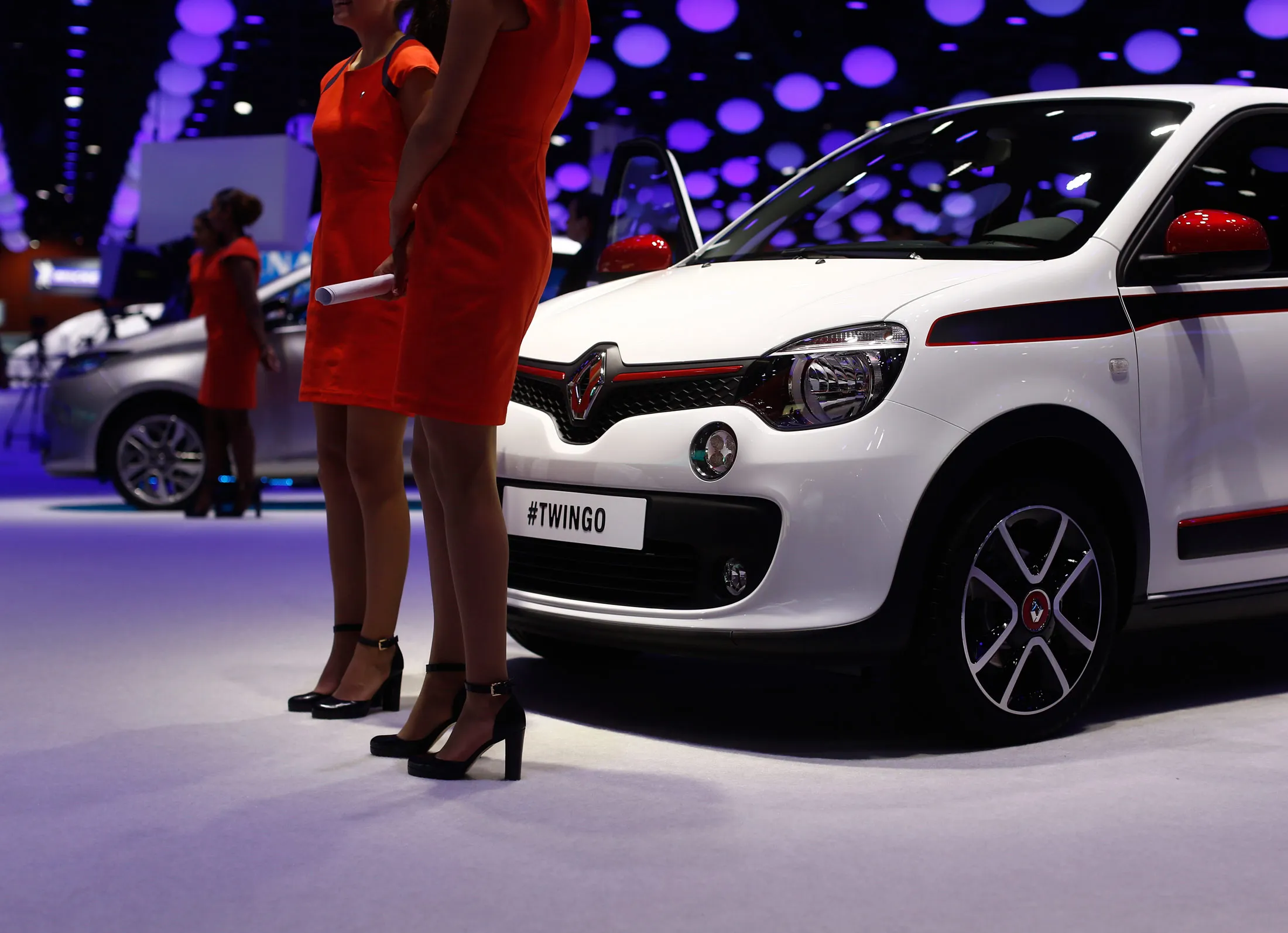 The government’s determination to force compliance with its “Florange Law” -- promising extra voting power to those owning stocks for more than two years -- became apparent last week when it increased its stake in Renault SA to scupper the carmaker’s attempt to avoid making the change.
