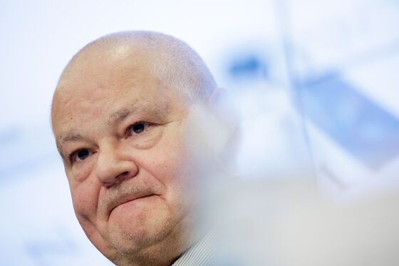 Polish Central Banker Dragged Back Into $10 Million Bribe Row