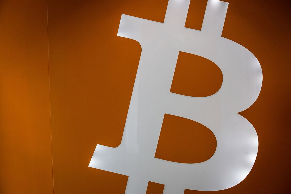 Bitcoin Bottom Fishers Eye Long-Term Holder Capitulation Signals