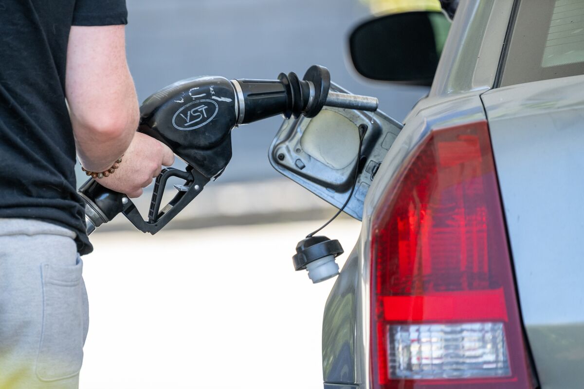 Oil Holds Drop on OPEC+ Supply Concerns and Signs of US Slowdown