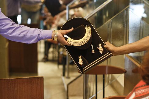 Gold Seen Rallying From Worst Streak in Three Years