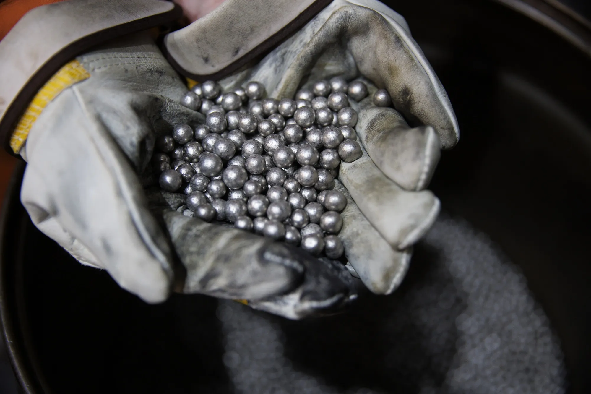 Balls made of nickel.&nbsp;