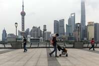 Shanghai Covid Cases Continue to Fall as Locals Cheer Reopening