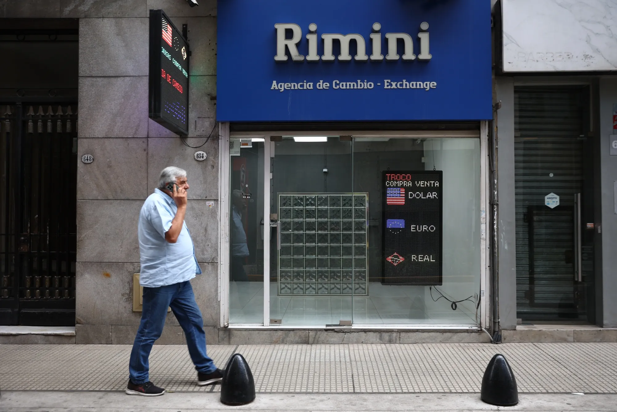 Economía argentina registra leve crecimiento antes de elecciones - Bloomberg