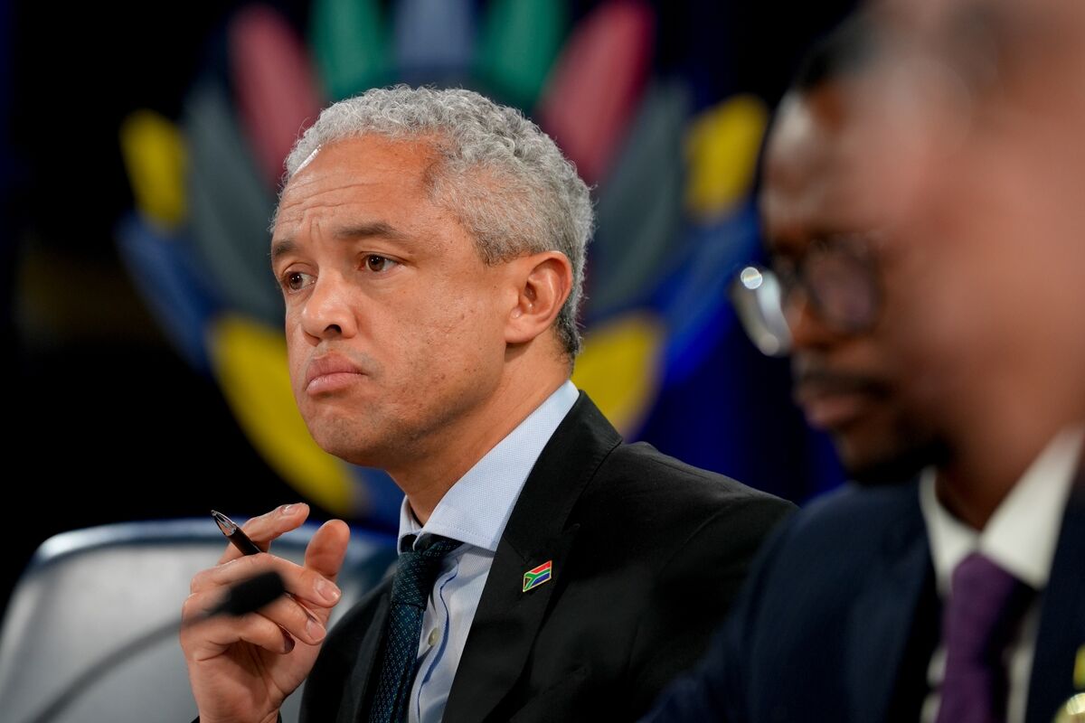 South Africa Beats Primary Budget Surplus Goal, Stabilizes Debt