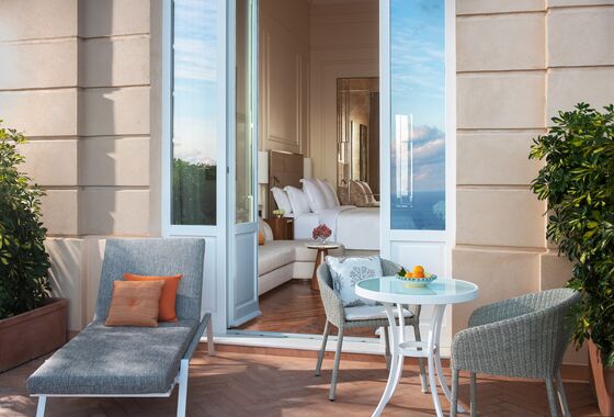 Where to Stay in Italy This Summer
