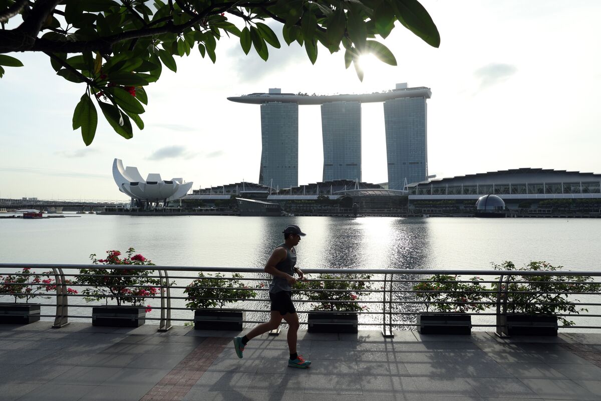 Marina Bay Sands Taps Banks for Record S$12 Billion Loan