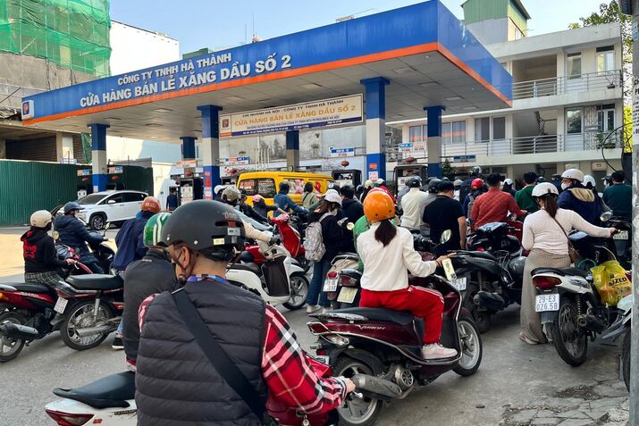 Asia’s Fuel Crunch Forces Four-Day Weeks, School Closures