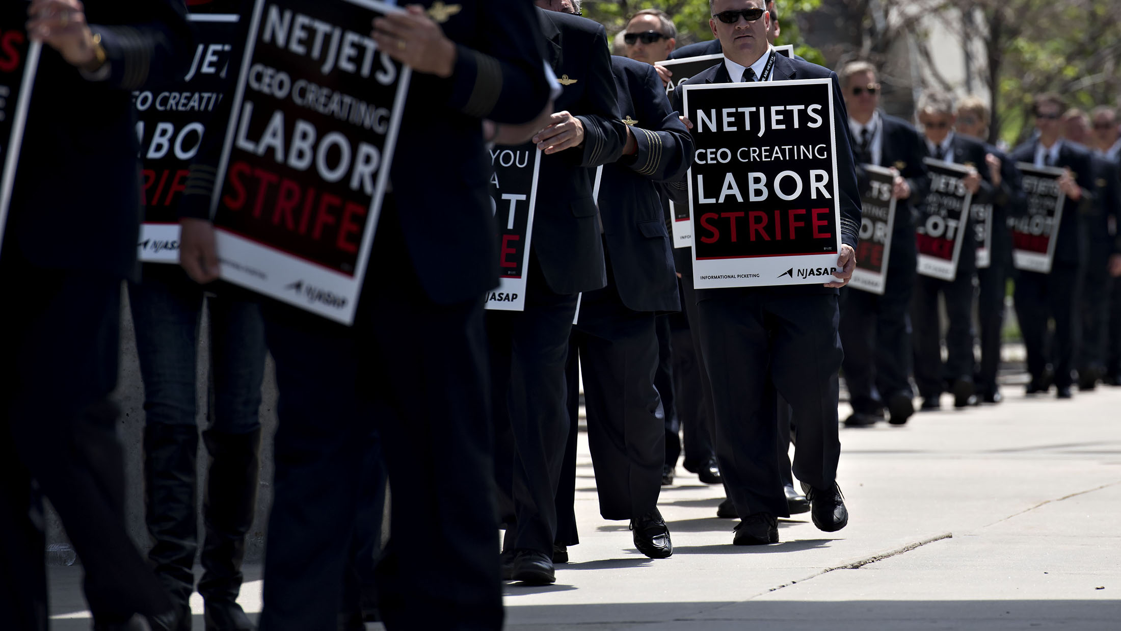 Buffett's NetJets Wins Agreement From Pilots Union on Contract Bloomberg