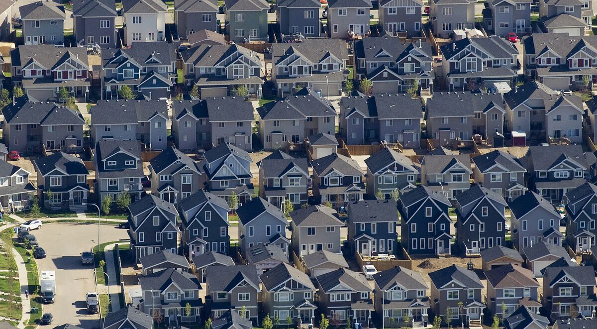 Buffett's Home Capital Lifeline Lifts All Mortgage-Lender Boats