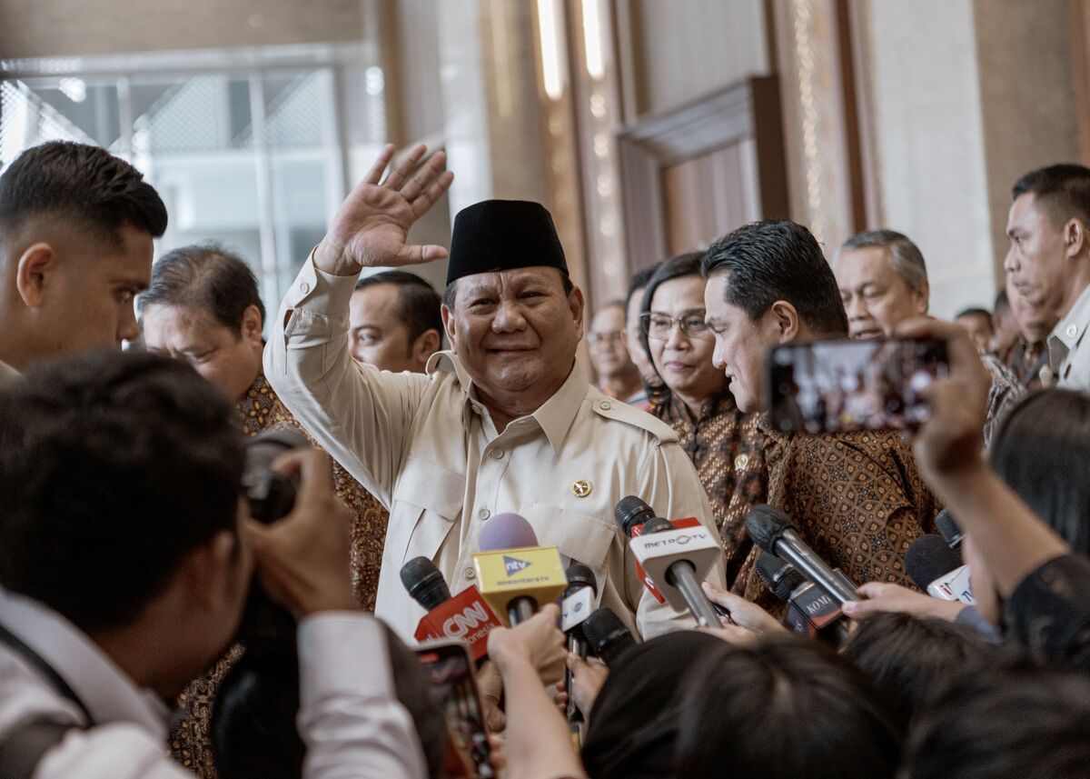 Prabowo Pushes Through With China Trip as Protests Cool Down