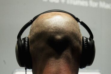 Apple Launch iTunes Music Store In London
