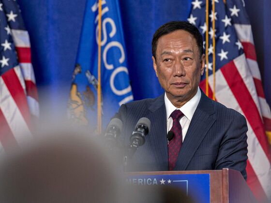 Foxconn Chairman Sees Biggest Challenge in U.S.-China Trade War