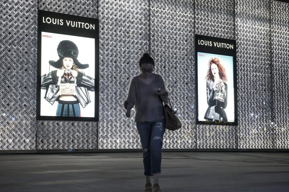ヴィトンが中国で「前例ない」成長－LVMHなど高級ブランド株上昇
