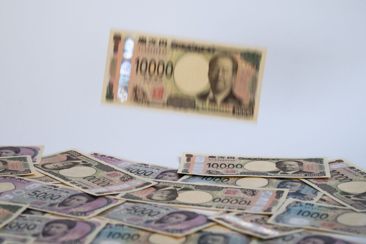 眠りから覚めた1100兆円の巨大市場、利回り急伸に焦る日本国債投資家 - Bloomberg