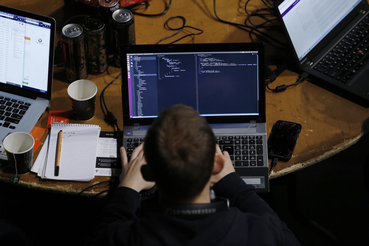 Software Slumps Anew With Growth Hopes ‘Dashed on the Rocks’ - Bloomberg