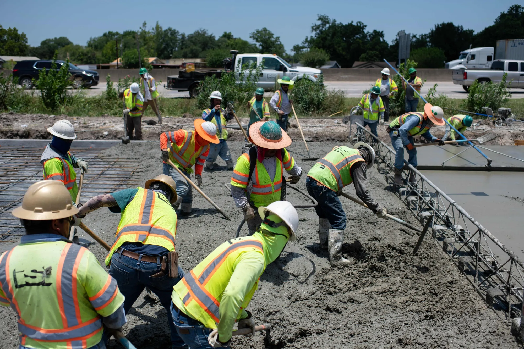 State and local governments do the vast majority of US infrastructure spending.