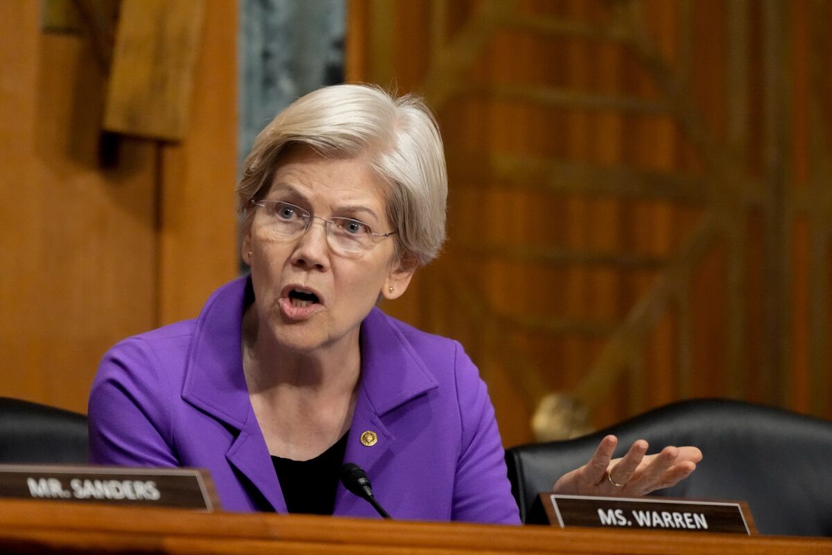 Senator Warren Urges Fed to Reconsider Capital One Deal for Discover (COF,  DFS) - Bloomberg