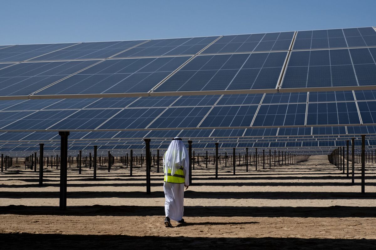 Contract awarded for 1.5 gigawatt solar plant in UAE