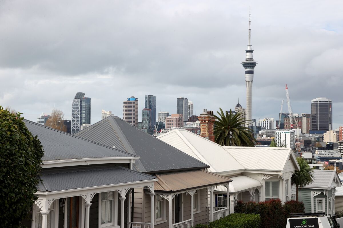 New Zealand House Prices Extend Decline as Mortgage Rates Rise - Bloomberg