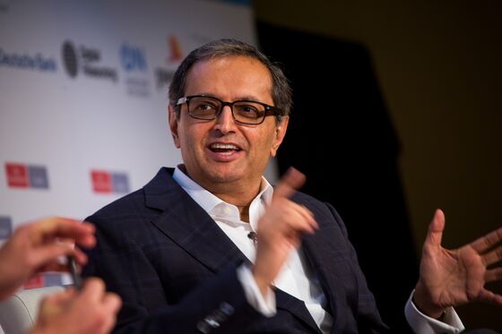 Vikram Pandit Says All Banks Will Think About Crypto Trading