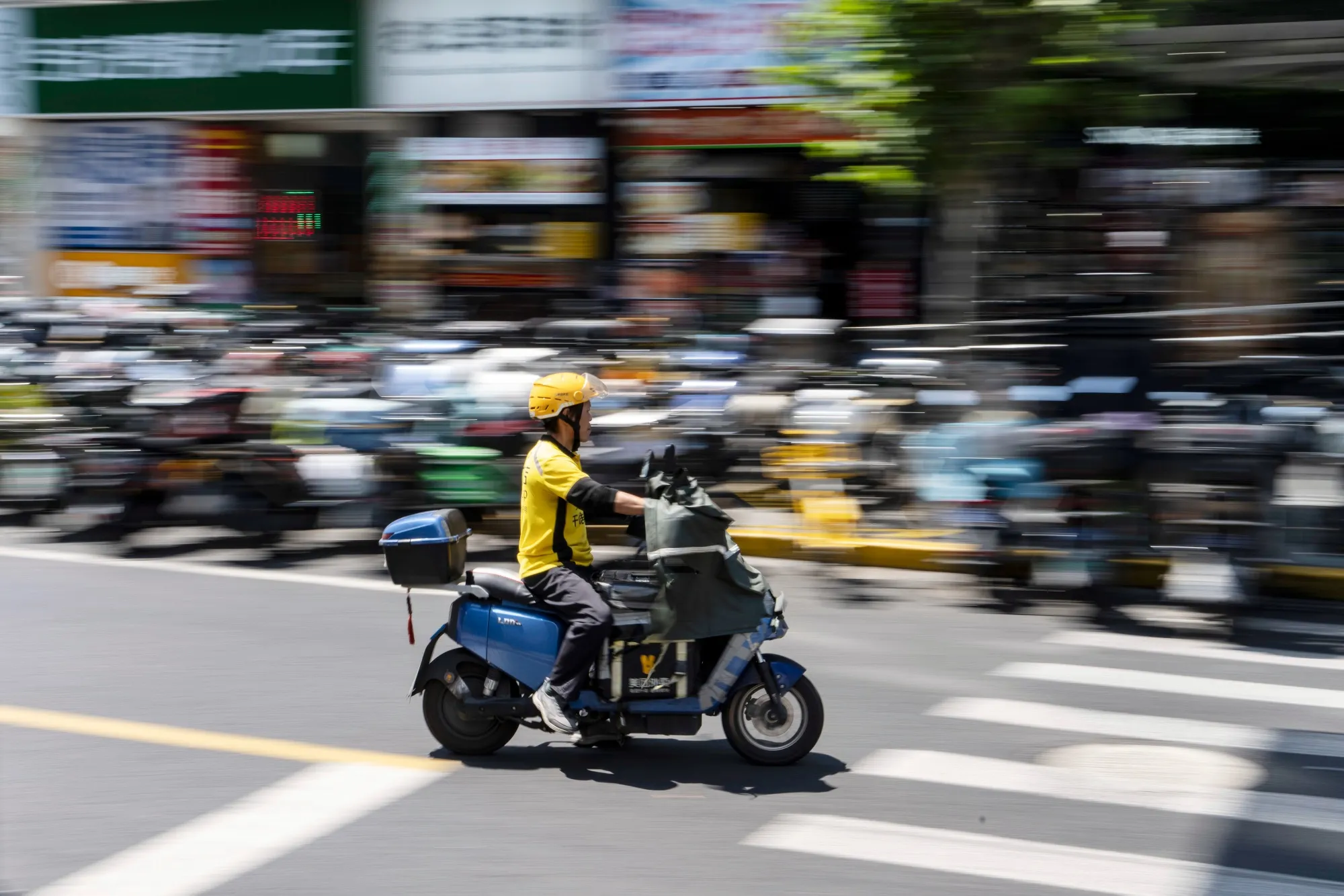 A Meituan delivery worker in Shanghai.