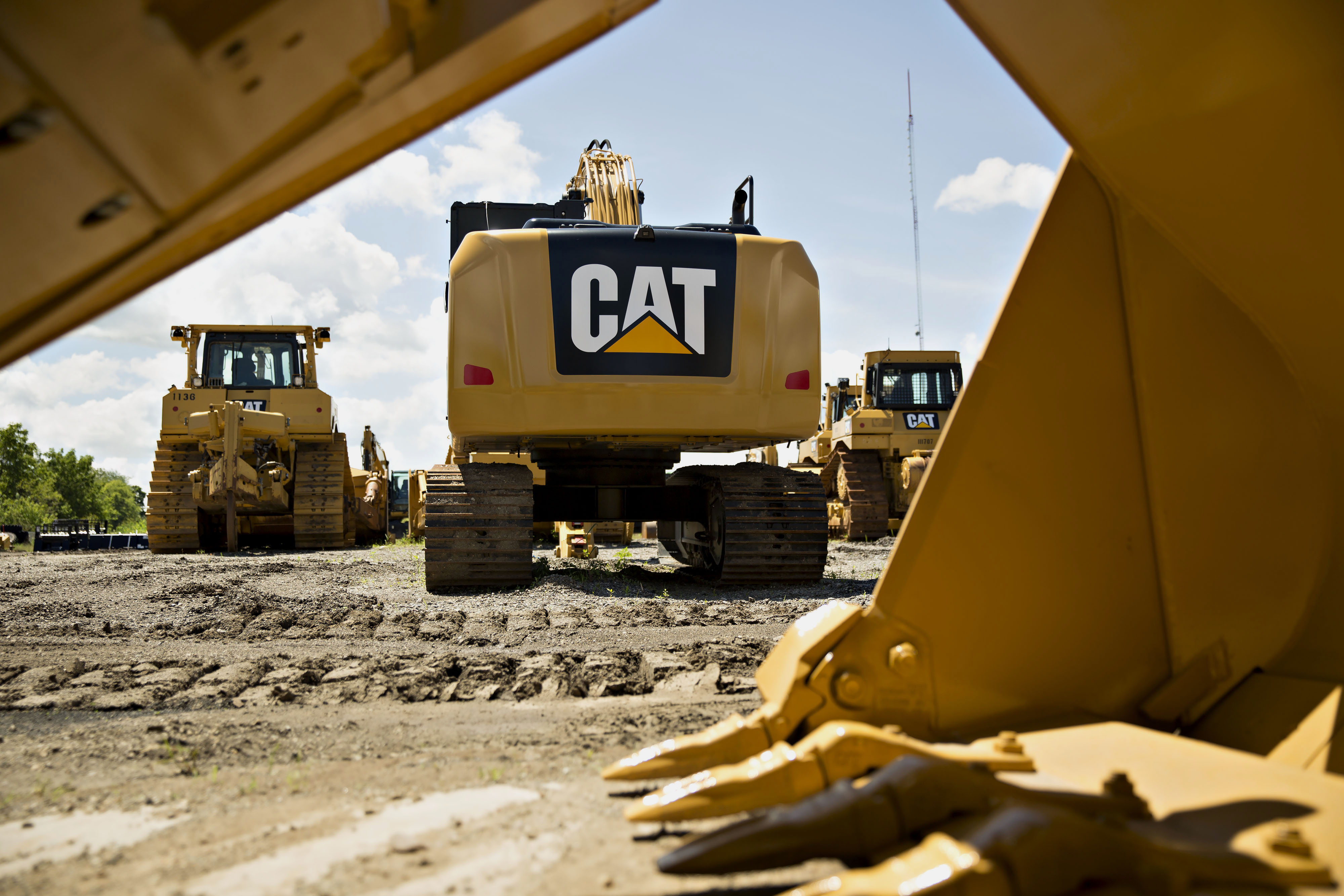 Caterpillar Earnings Outlook Improves Most Among Dow Members Bloomberg