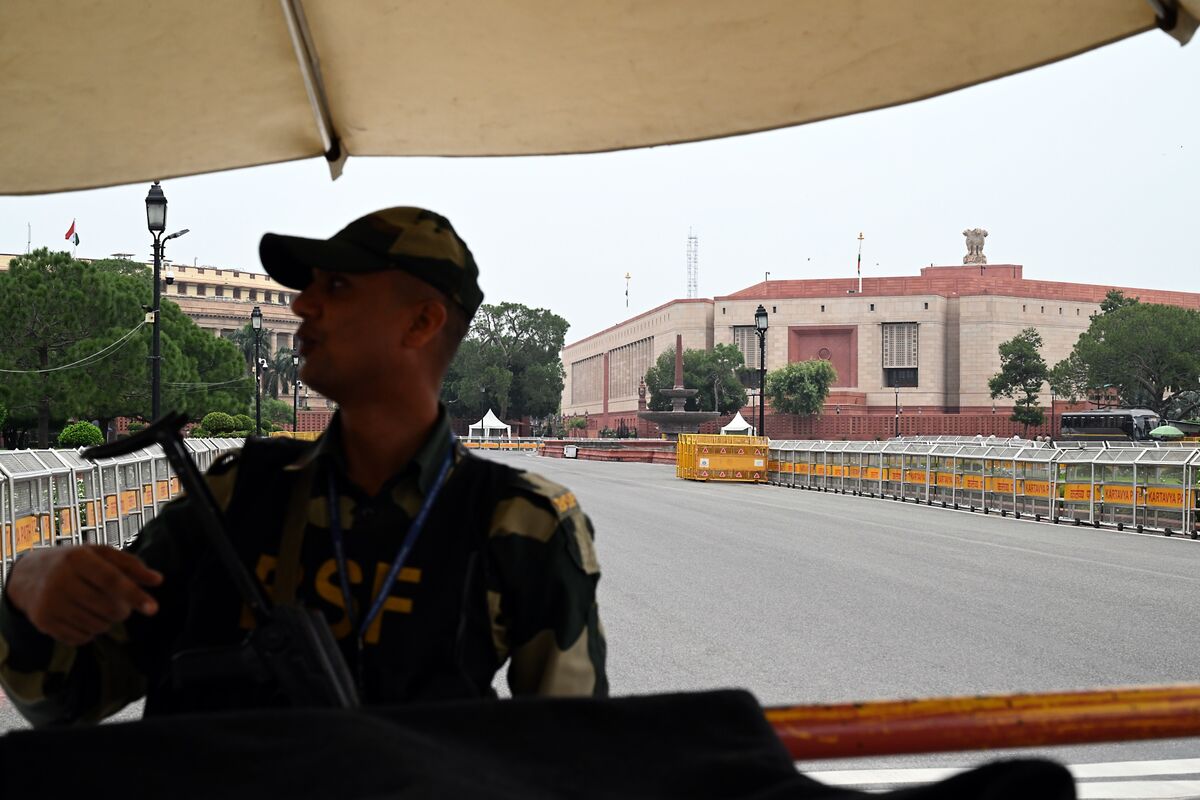 bloomberg.com - Siddhi Nayak - India Cabinet Approves 100% Foreign Investment in Insurers