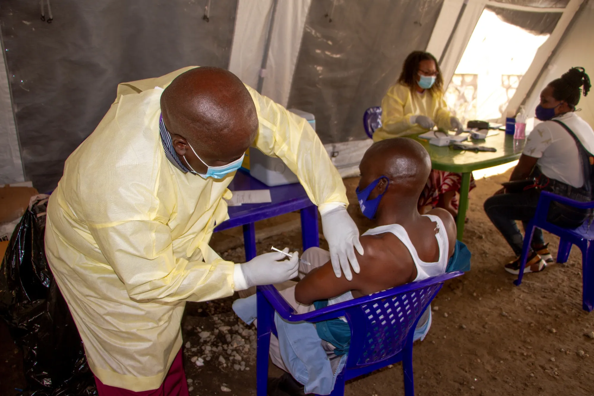 A health worker administers a dose of Covid-19 vaccine in Goma, on Oct. 8. 