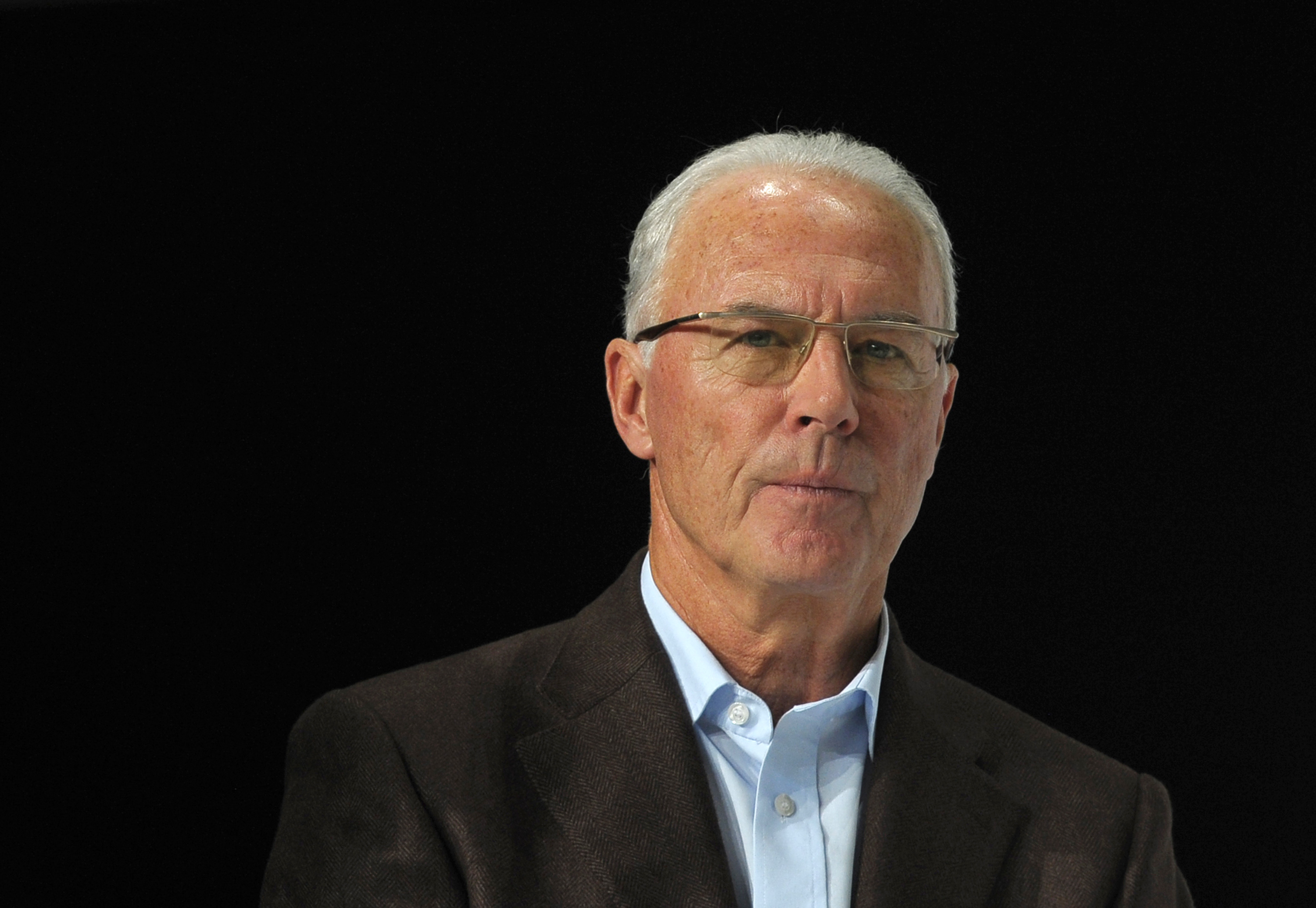 Franz Beckenbauer, German Football ‘Kaiser,’ Dies at 78 - Bloomberg