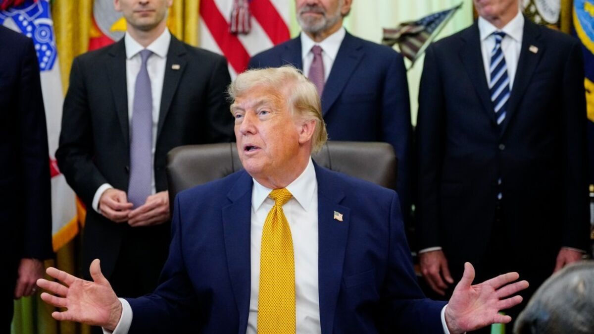 Trump Blames Vandalism for Reflecting Pool Problems