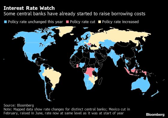 ECB Charts Lone Crisis Stimulus in Choppy Wake of Shifting Fed