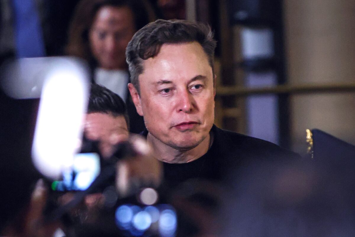 Musk Asks Suppliers to Move at ‘Light Speed’ on Terafab Plan