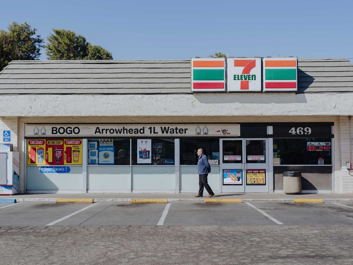 7-Eleven Is at War With Its Own Franchisees Over ICE Raids - Bloomberg