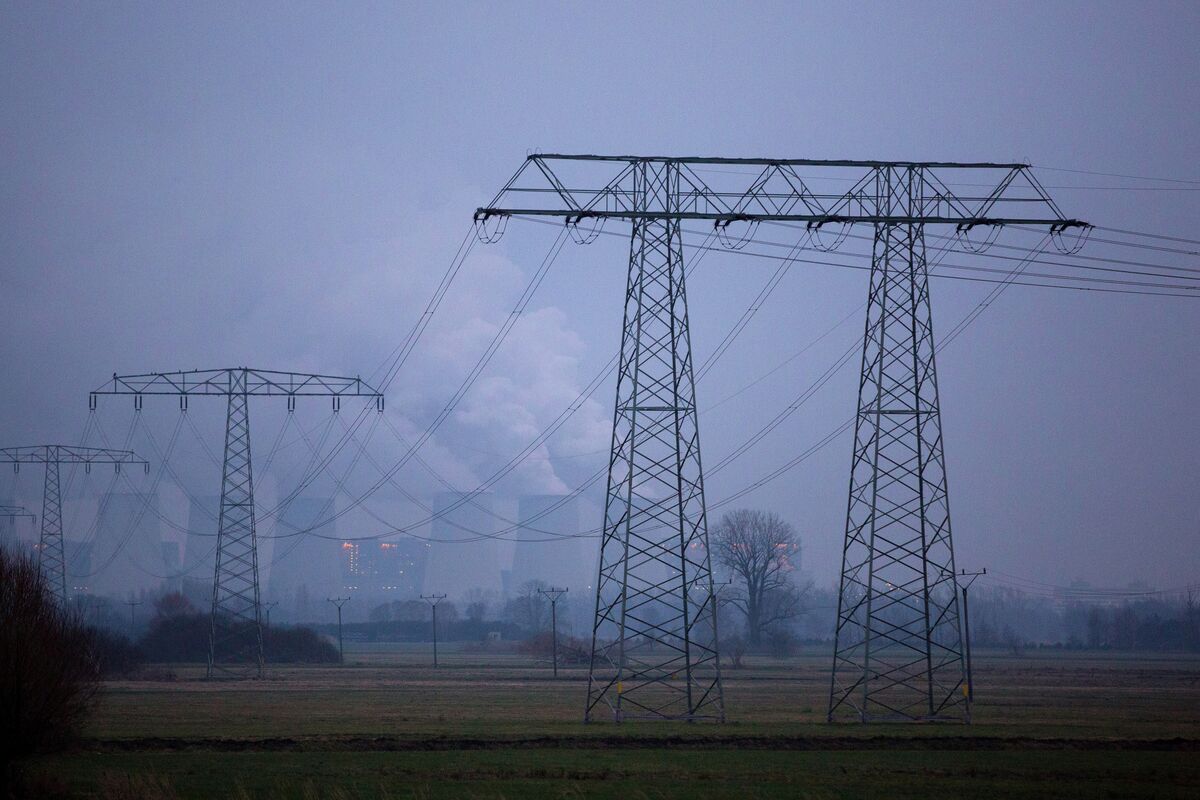 Germany’s Aging Energy Grids Seen as Winners From Spending Plan