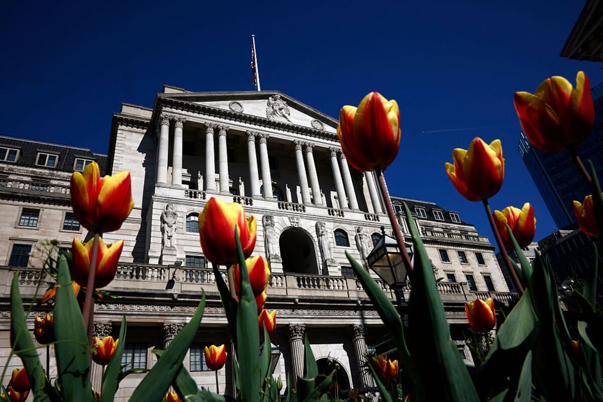 The Bank of England Flinched. Now It Needs a Full-Scale Retreat.