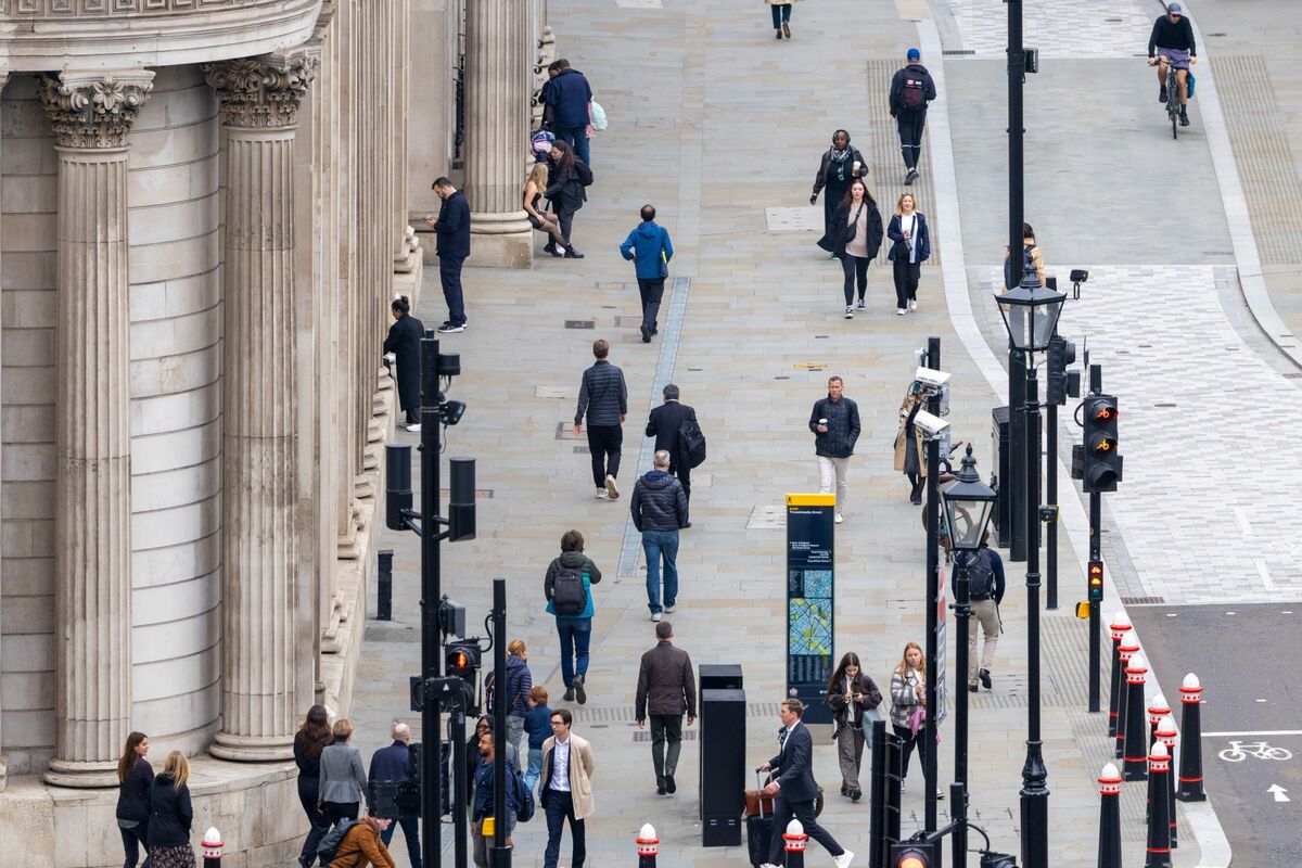 bloomberg.com - Tom Rees - UK's Job Slump Now Longer Than During Financial Crisis, PMI Says