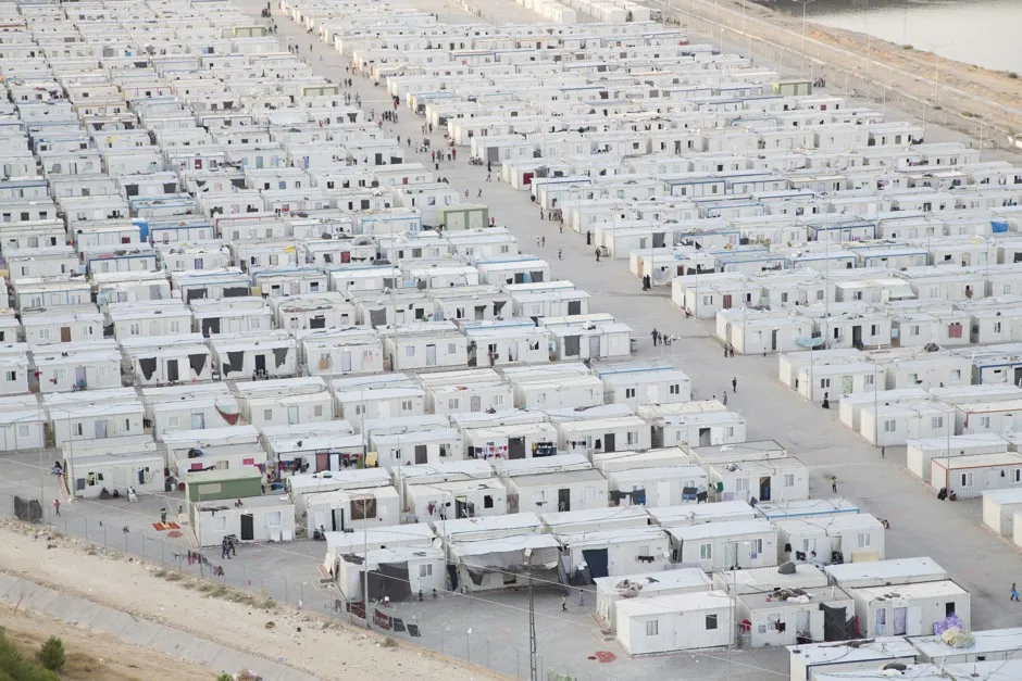 Tobias Hutzler, "Nizip II, container camp" (2014).