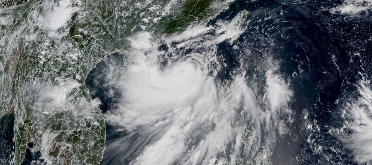 Tropical Storm Ma-on: Container Ships Avoid Hong Kong Waters as Typhoon ...