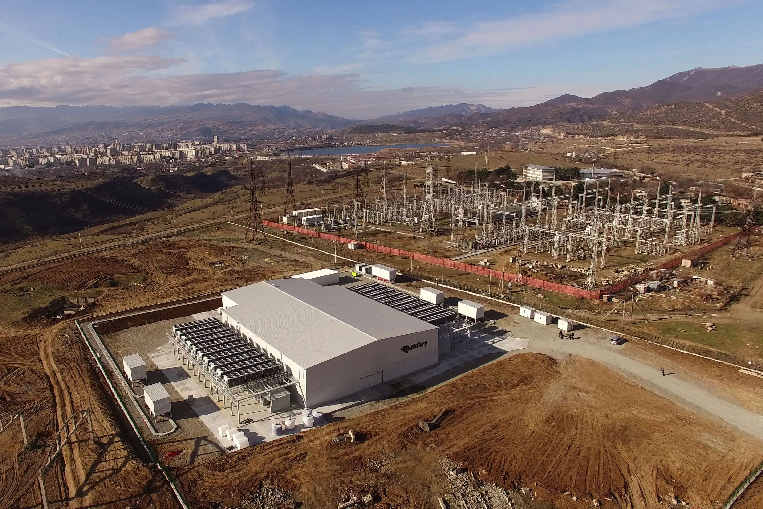 Crypto Miner Bitfury Uses Magic Baths to Keep It Cool - Bloomberg