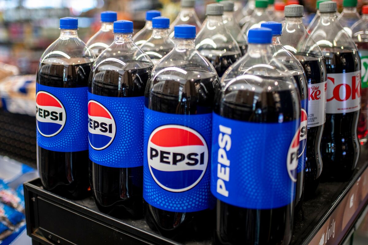 bloomberg.com - Kristina Peterson - PepsiCo Lowers Guidance on Mounting Costs in North America