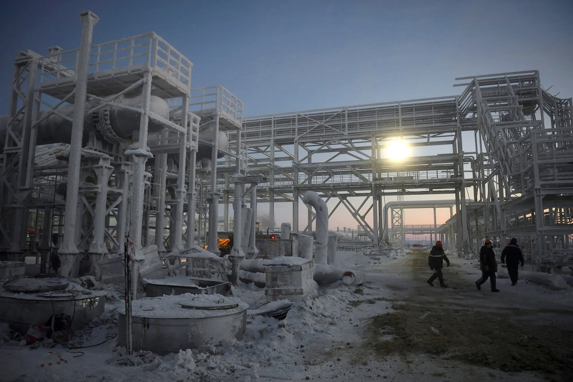 Photo showing the Utrenneye oil and gas field covering with snow.