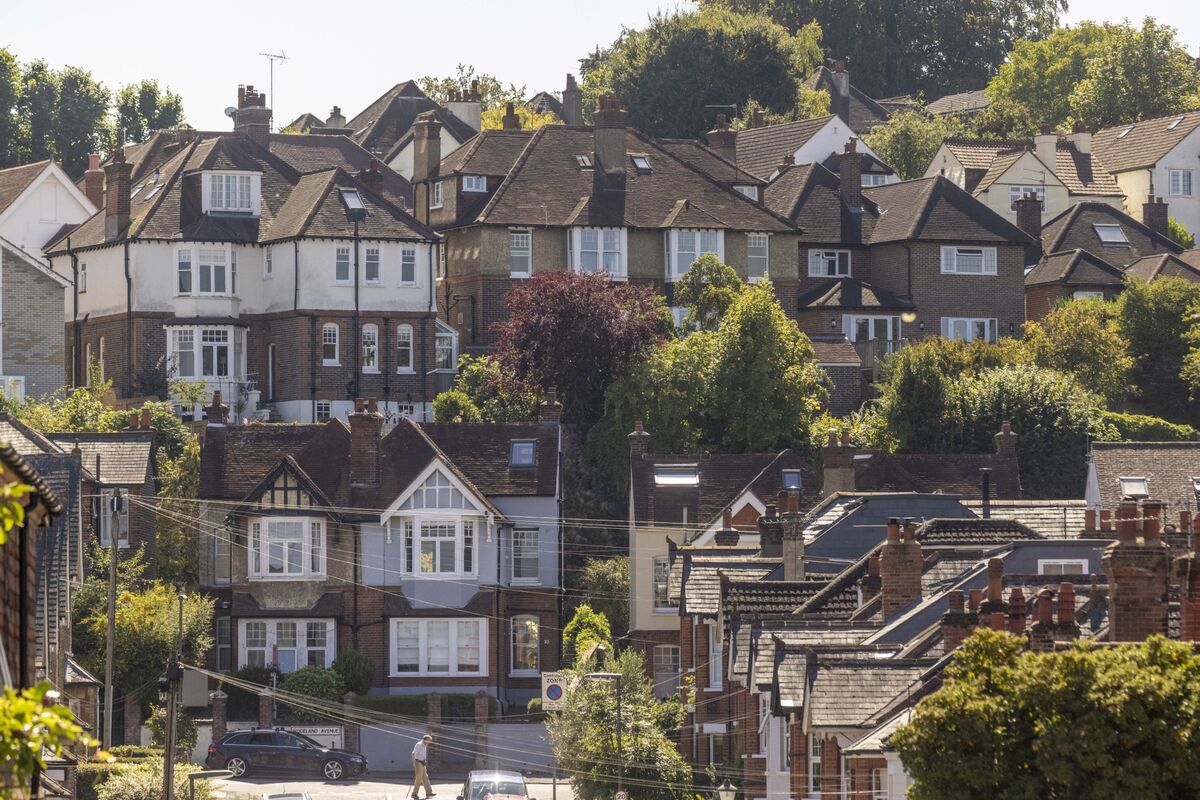 UK Housing Market Gloom Returns After Unexpected Property Price Rises Bloomberg