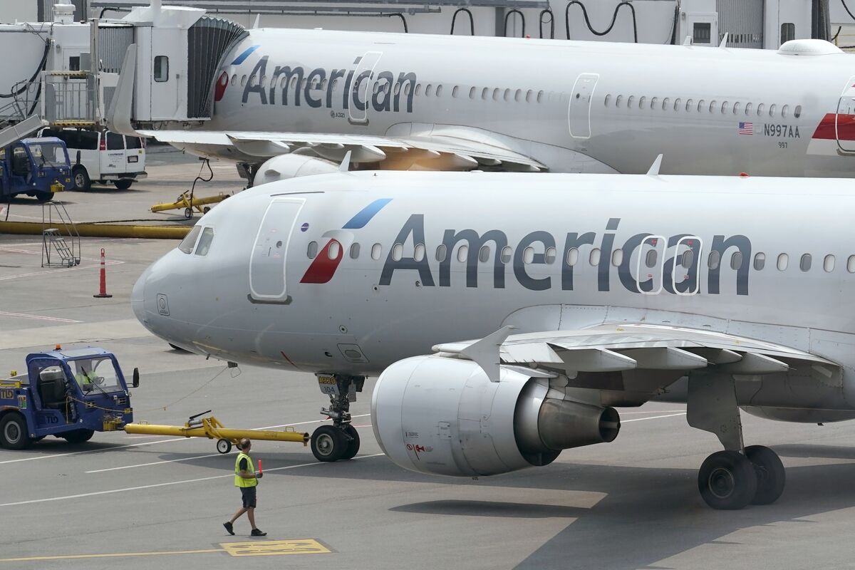 American Airlines Posts $931 Million Quarterly Loss - The New York Times