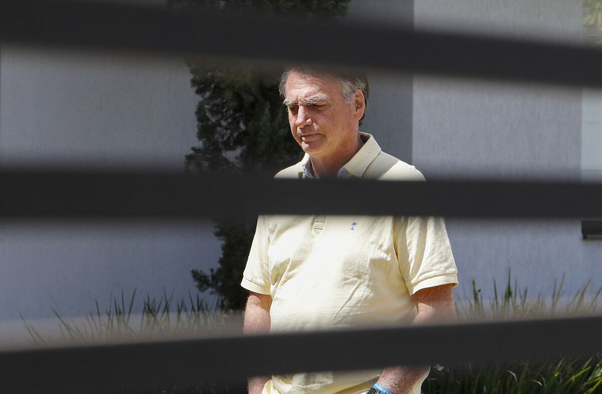 Bolsonaro Sentenced to 27 Years in Prison for Plotting Coup