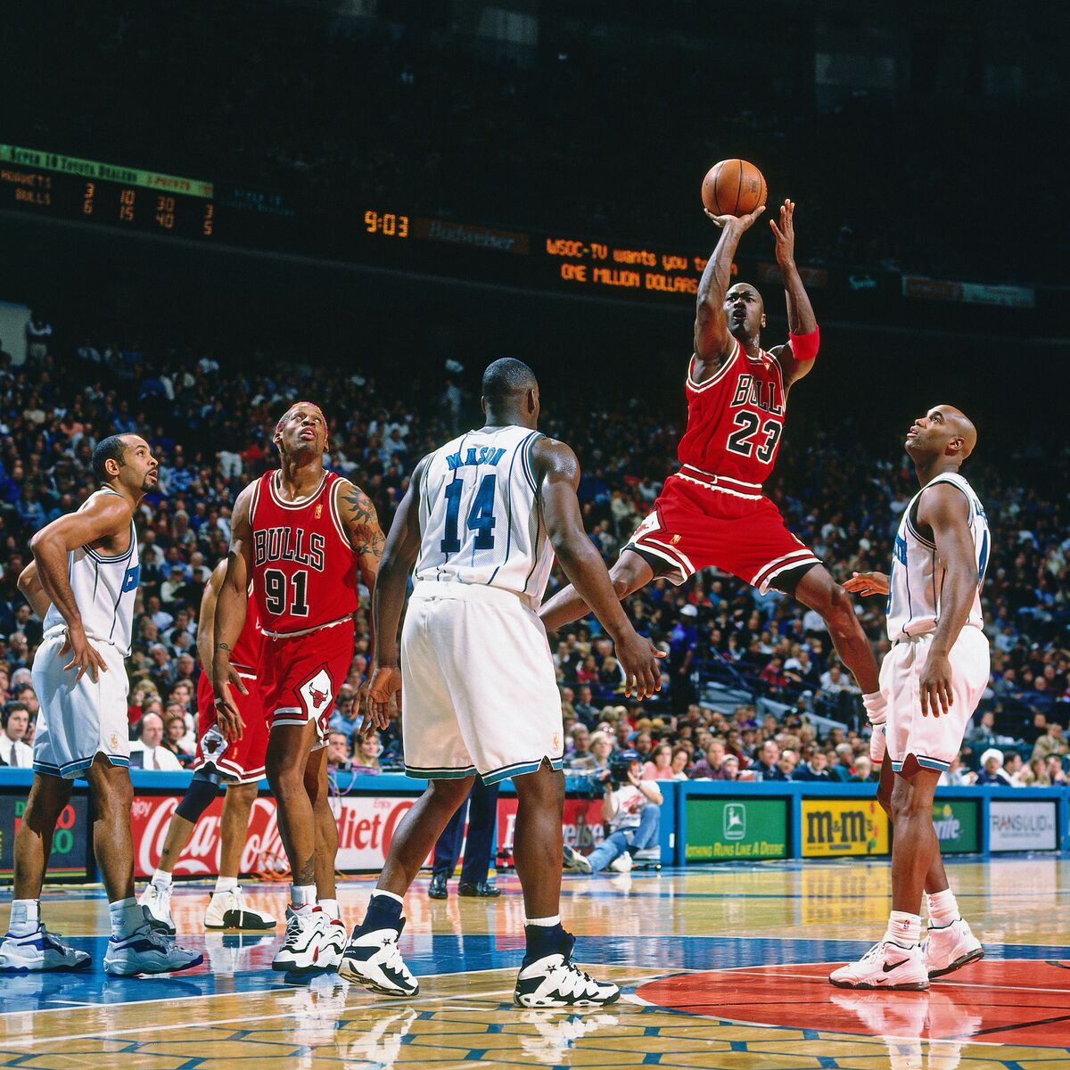 Odorless Sequel excess The Last Dance ESPN Time: Michael Jordan Documentary at 9 p.m. ET -  Bloomberg