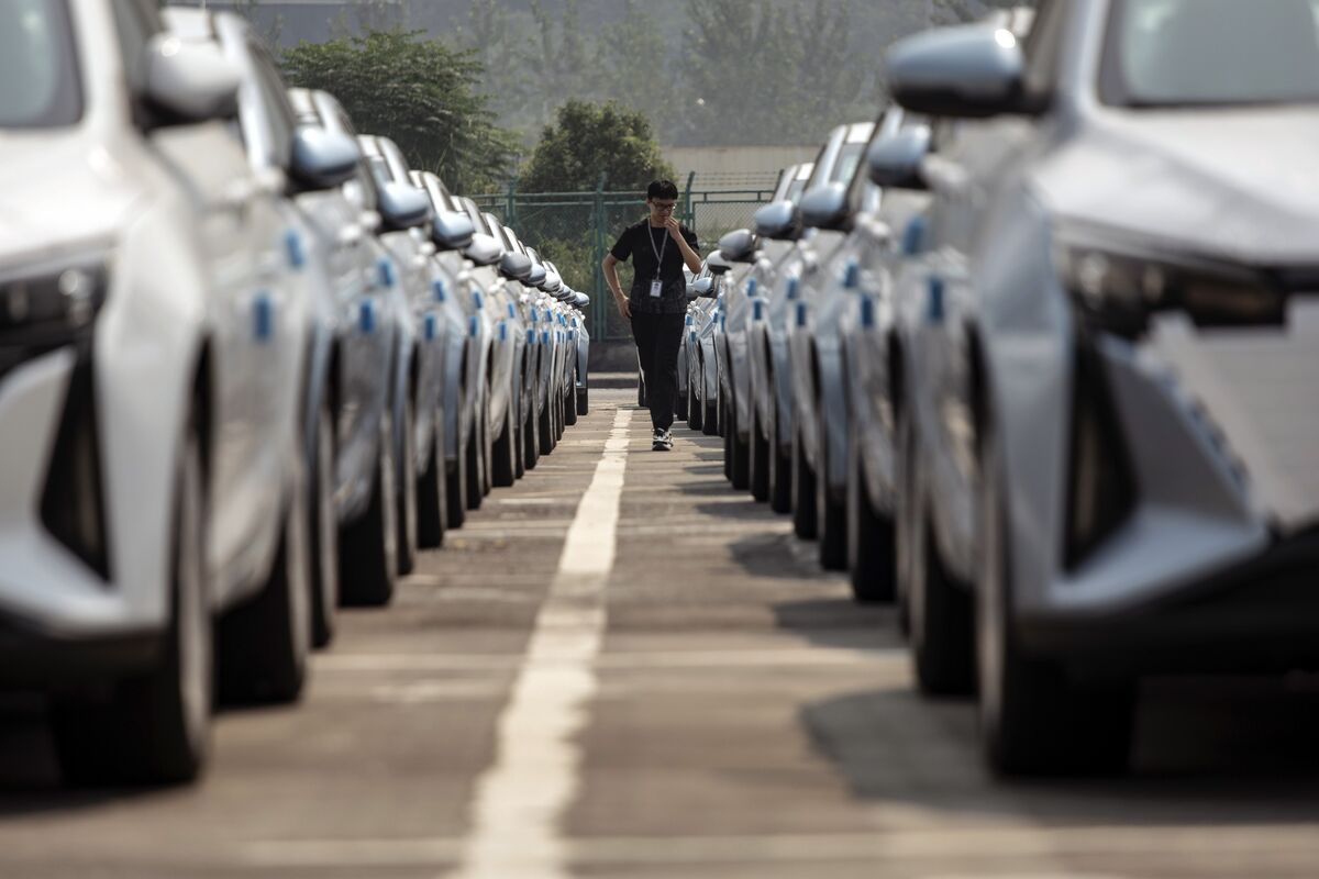 bloomberg.com - Linda Lew - China Auto Sales Drop 15% as Subsidy End Deepens Holiday Slump