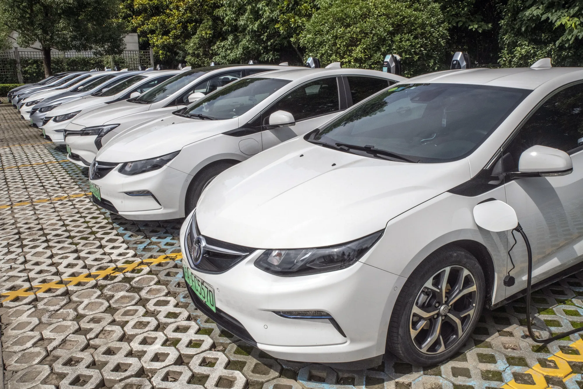 GM Plans to Sell Only Electric Zero Emission Models by 2035 Bloomberg